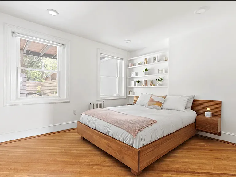 136 Monroe St #1 — Photo 4