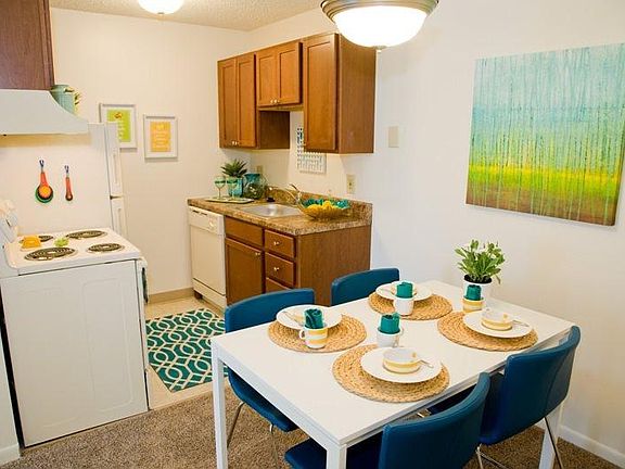 4th image of 115 Fieldstone Dr APT 4