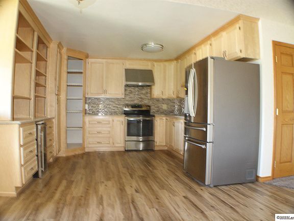 5th image of 4214 Comanche Dr