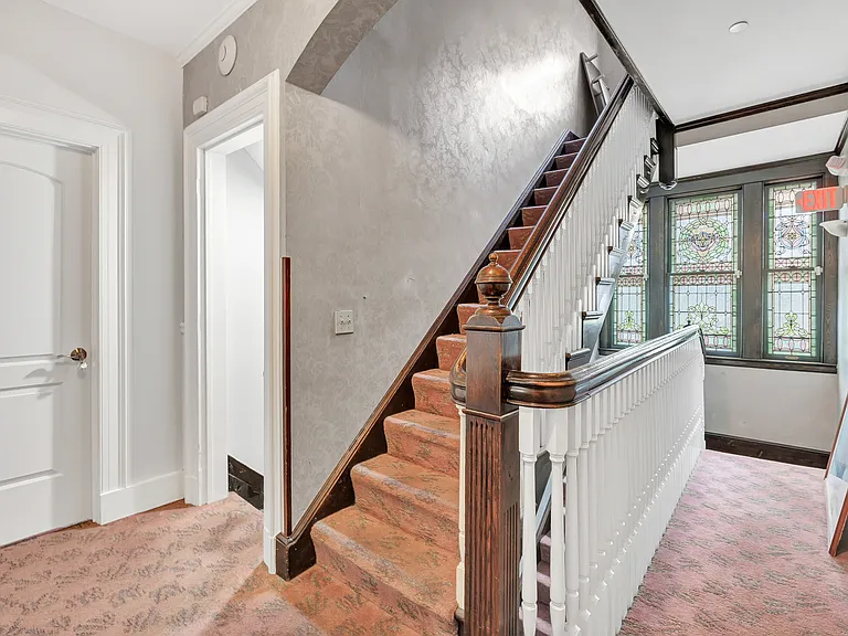 292 Coram Ave — Photo 13