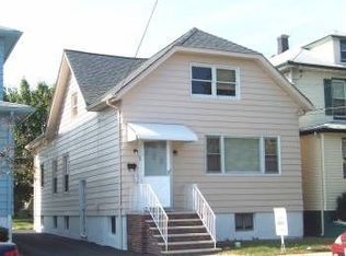 29 1st St, Lodi, NJ 07644
