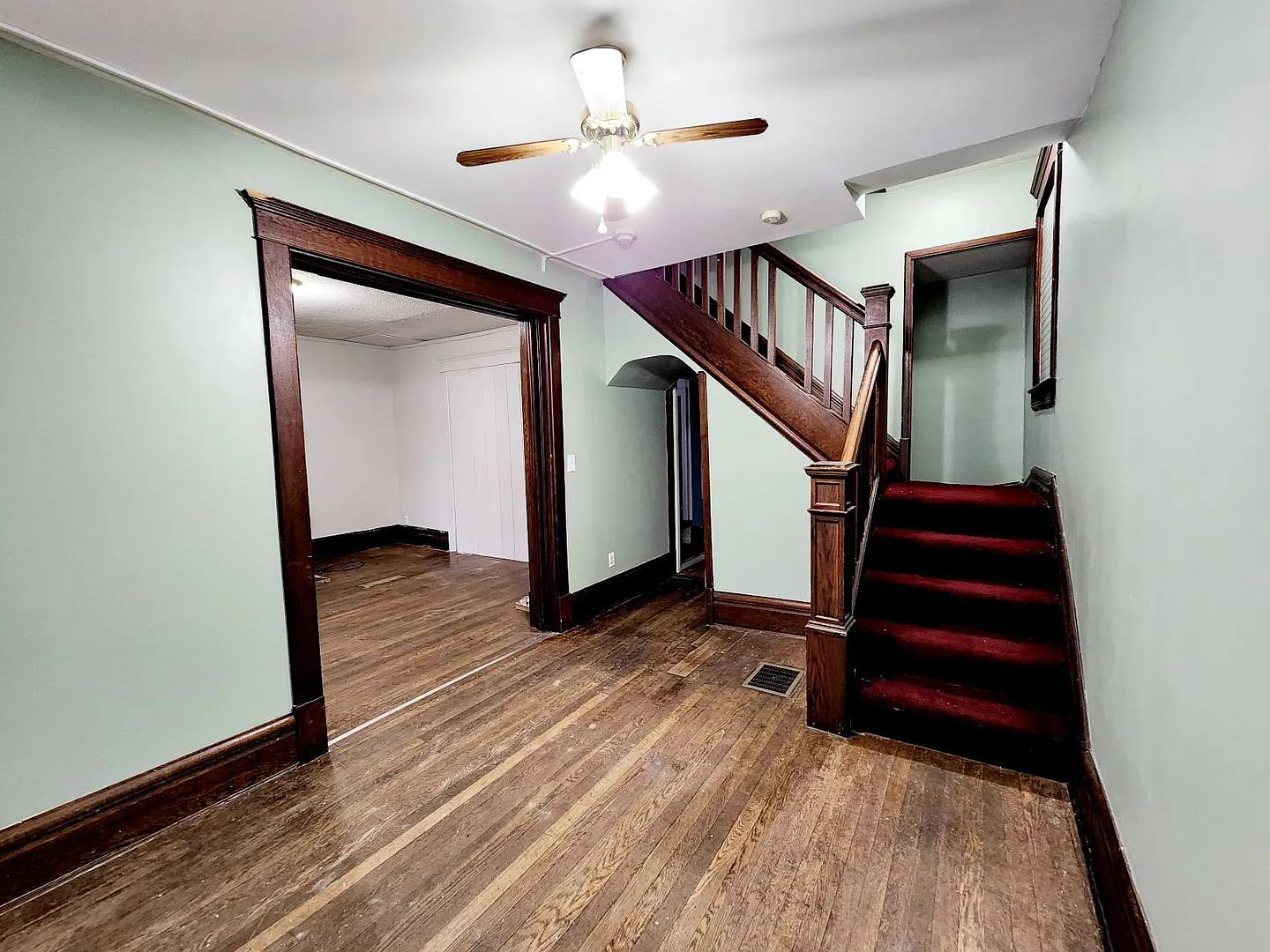 5 Bedroom/ 2 Bathroom House - Downtown Available - 06/04/2026 — Photo 4