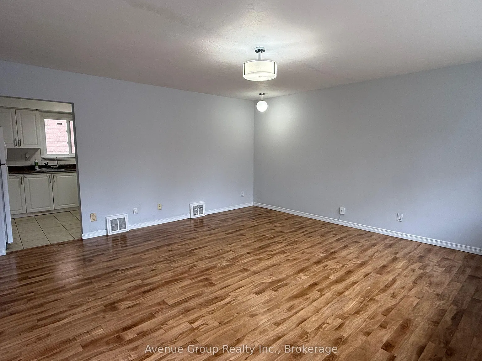 3 bed, $2,400 — Photo 4