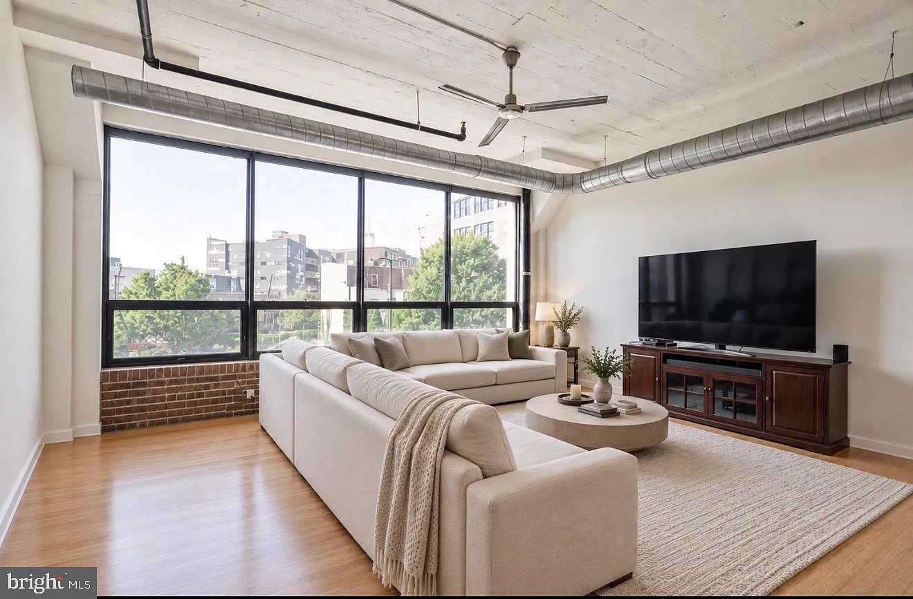 1 bed, 1.0 bath, 962 sqft, $2,100 — Photo 2