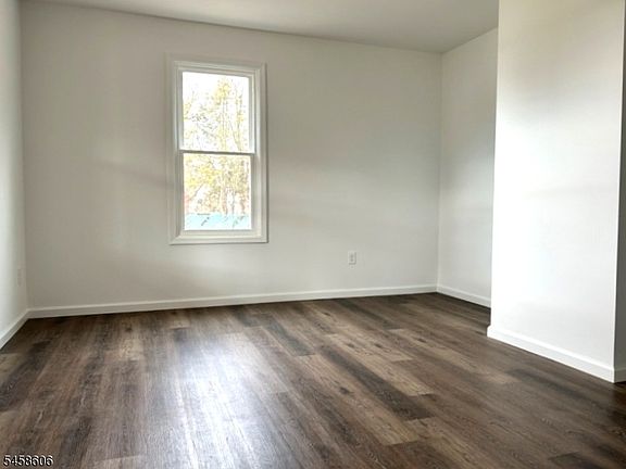 5th image of 19 South St