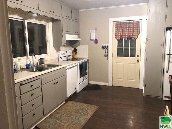 2nd image of 204 Superior St