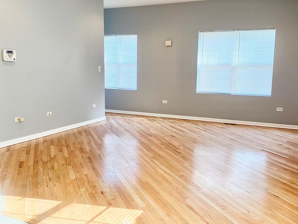 Living Room/dining room (open floor concept)