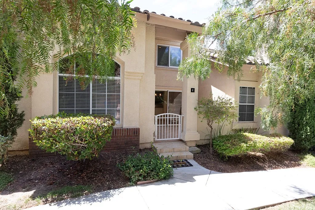 3 bed, 2.5 bath, 1429 sqft, $4,000 — Photo 1