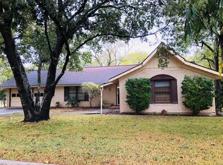 310 Woodlawn Dr, Comanche, TX 76442