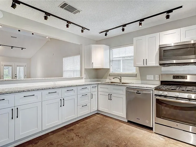 6009 Avery Island Ave — Photo 10
