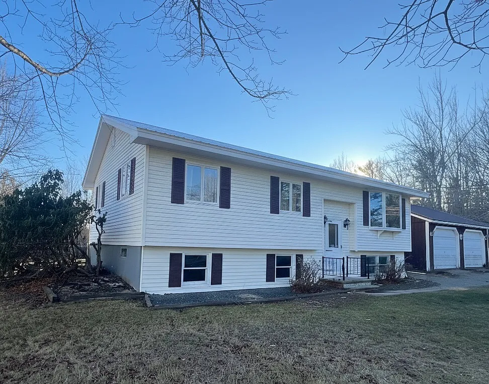 3 bed, 1000 sqft, $2,200 — Photo 1