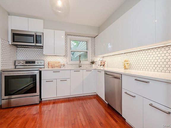 5th image of 132 Litchfield Avenue