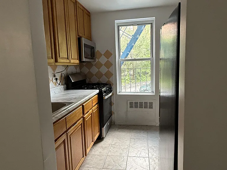 2661 Marion Ave — Photo 5