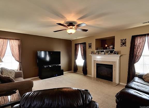 3rd image of 214 Summit Park Ct