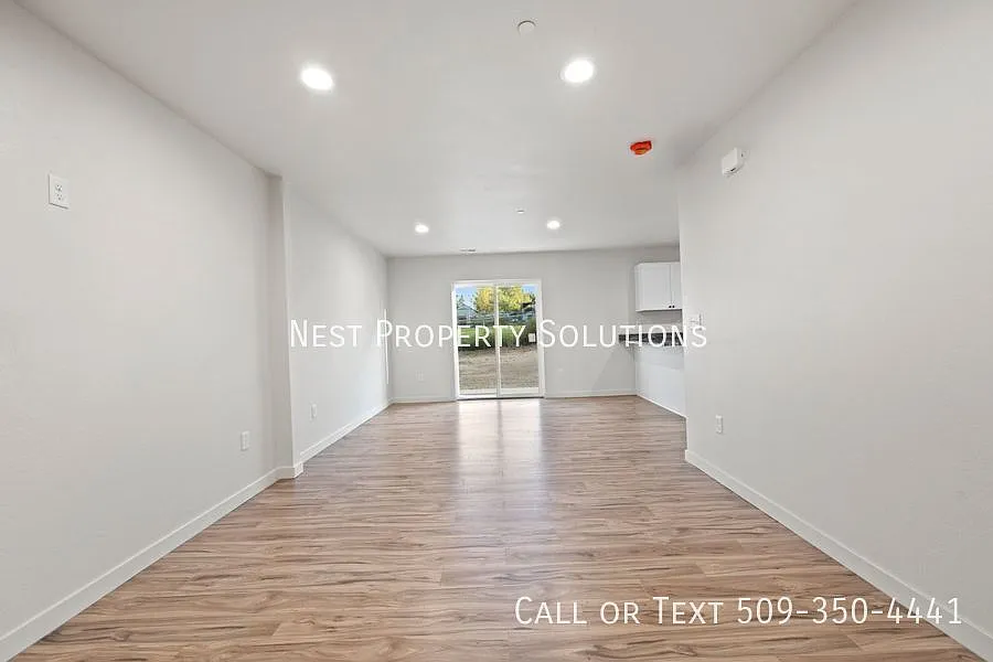 3 Bed, 2.5 Bath Townhouse in Warden, WA. WSG Included — Photo 4