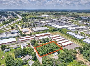 5089 Central Dr, Springdale, AR 72762