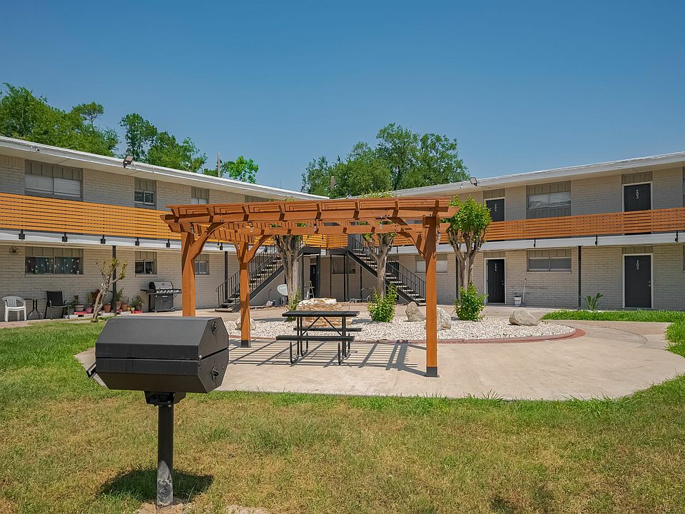 BBQ Area with Pergola