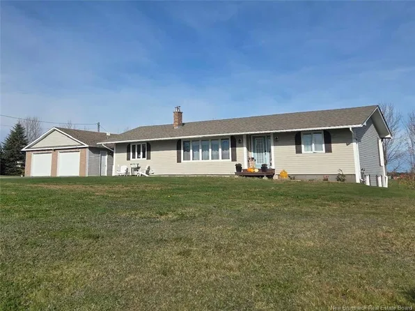 18 Hillside St, Wakefield, NB E7M 5R3