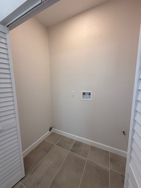 1st image of 14435 Cabell Ave #1/2