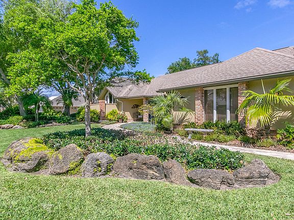 2nd image of 610 Rossmoor Cir