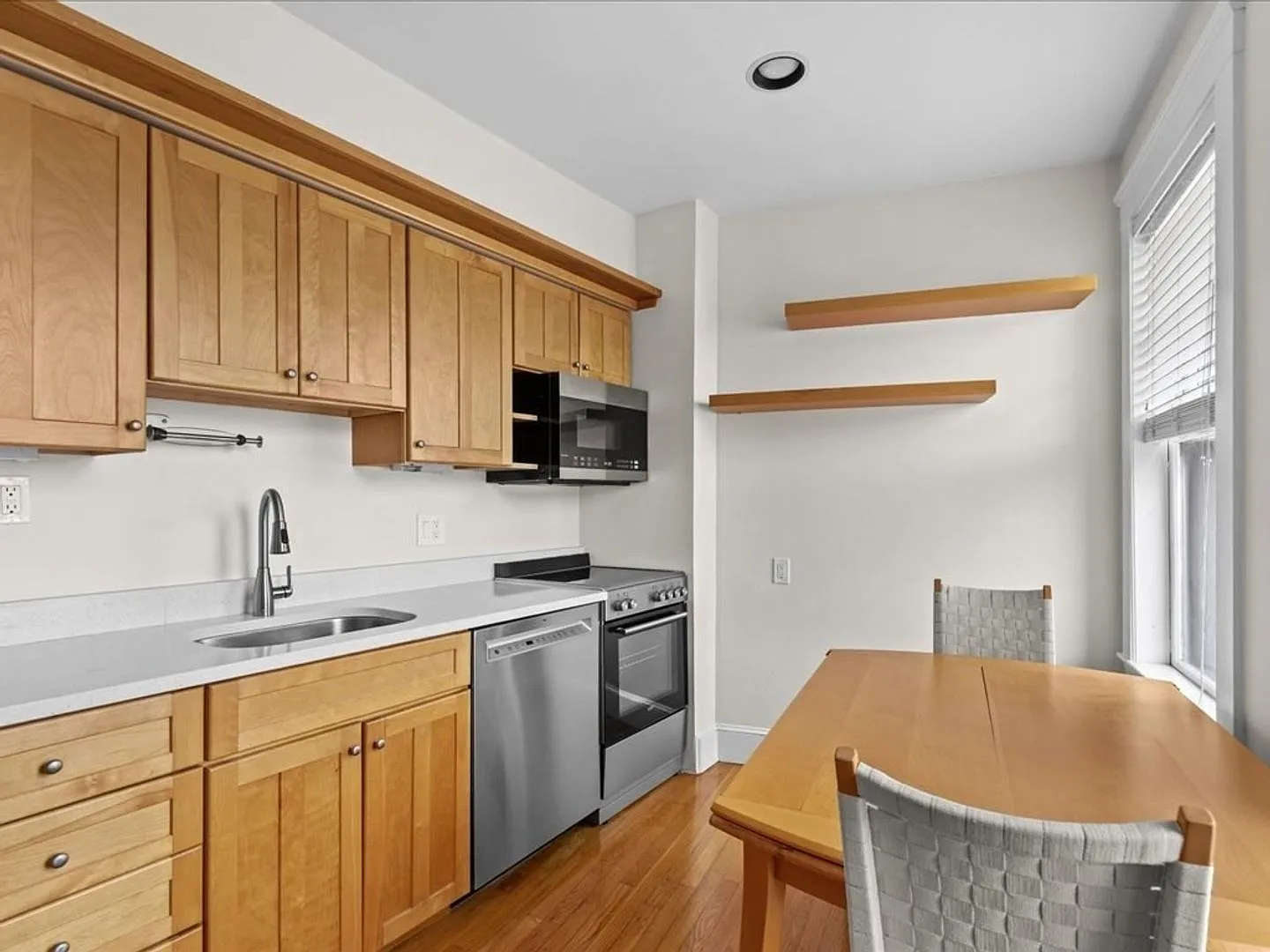 Nice 1 Bedroom In Brighton ~ Stainless Steel Appliances, Recessed Lighting — Photo 4