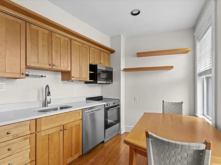 110 Lanark Rd #10 — Photo 4