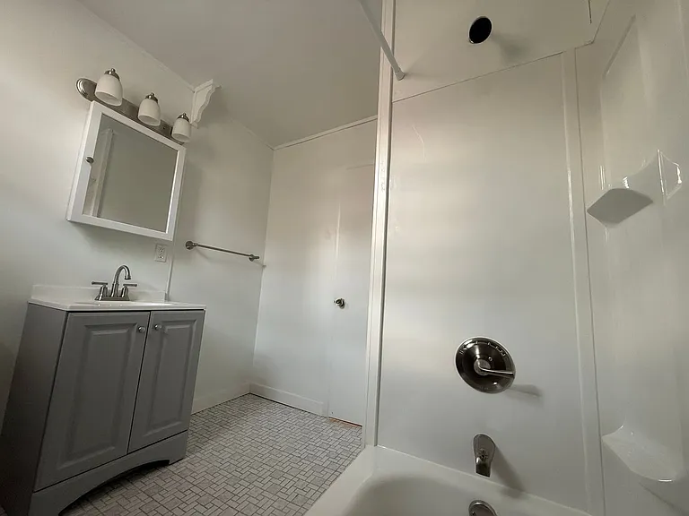373 E Cliveden St — Photo 24