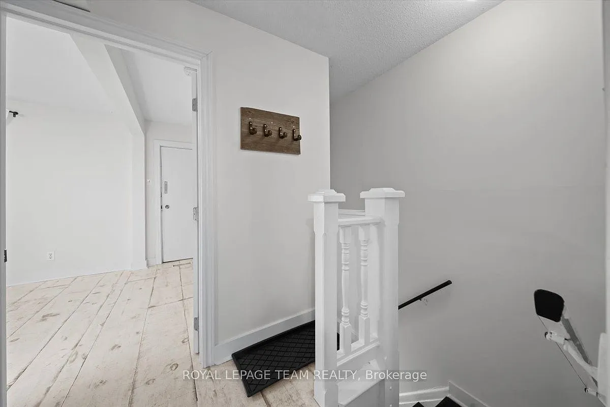 Building Photo - 135 Upper Lorne Pl #2
