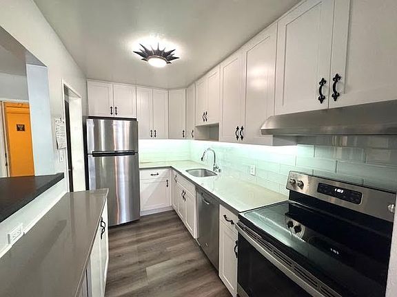 3rd image of 928 Peninsula Ave APT 201
