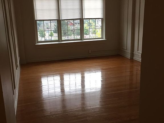 4th image of 406 N Delaware St APT 210