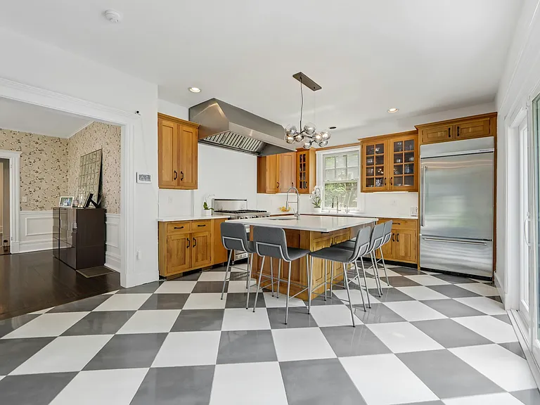 78 Franklin St — Photo 8