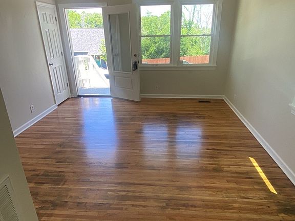 4th image of 2316 Woodridge Dr