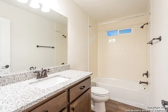 13902 Enzo Gate #102 — Photo 9