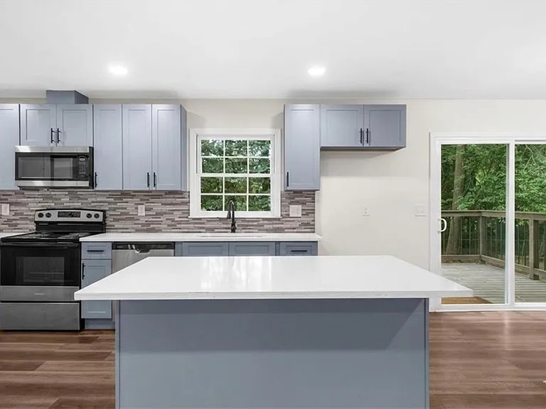 3022 Hillwood Dr — Photo 6
