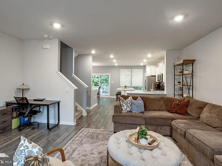 104 Levis Dr — Photo 8