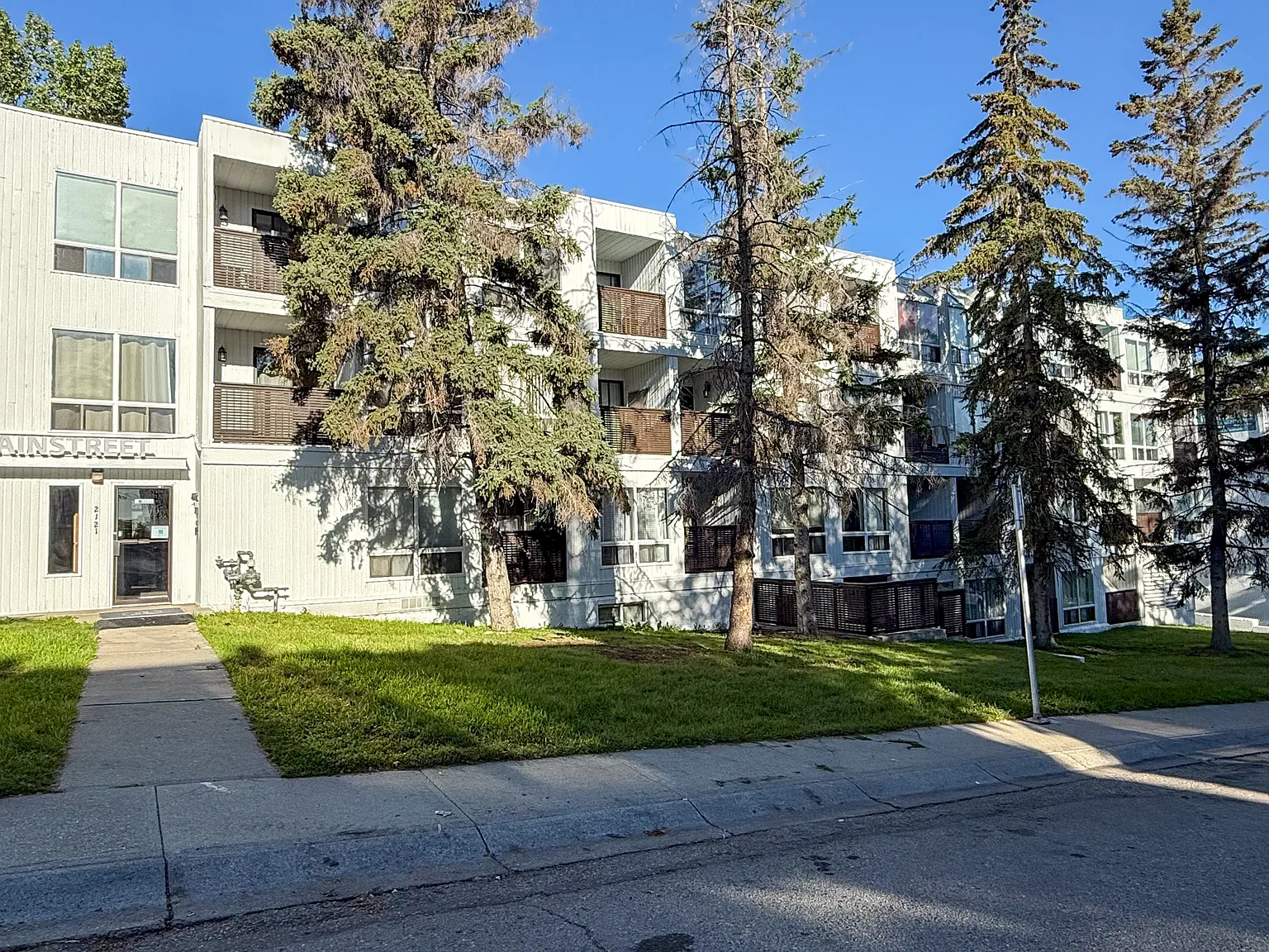 Sunview Manor — Photo 2