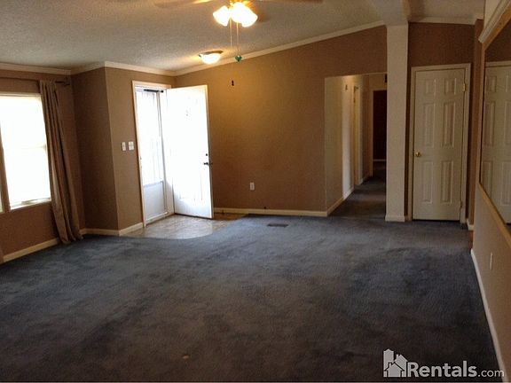 3rd image of 216 Orlando Way NW