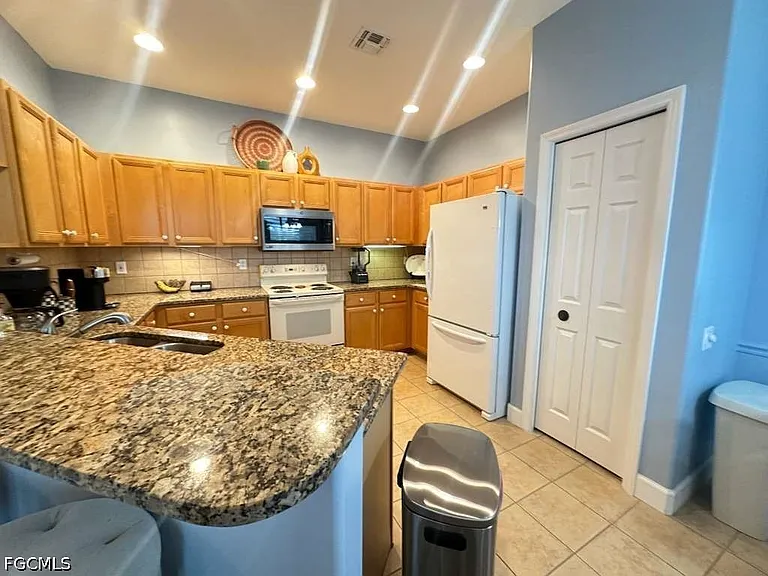9250 Bayberry Bnd #202 — Photo 18