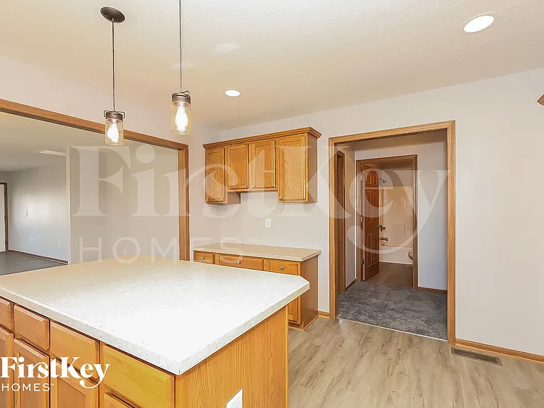 37 Waterman Ave — Photo 6
