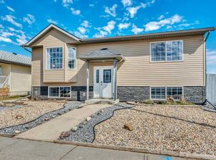 389 S Strathford Cres, Strathmore, AB T1P1P1