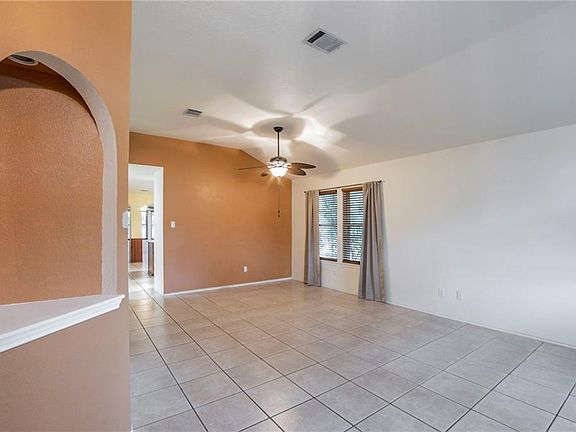 3rd image of 2814 Settlement Dr
