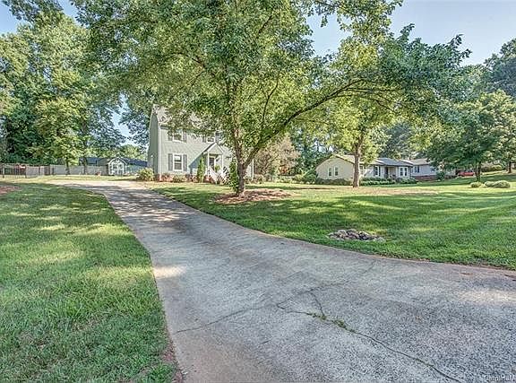 3rd image of 516 Forest Ln