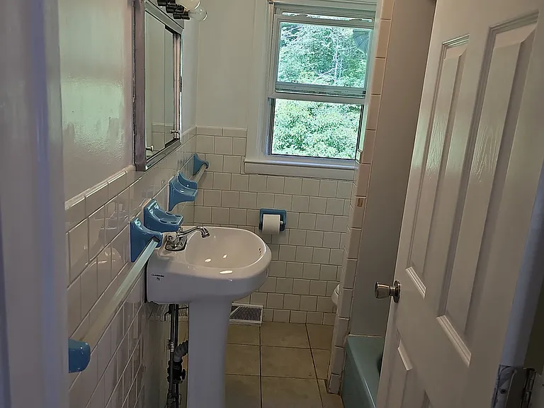 1565 Victory Hwy — Photo 6