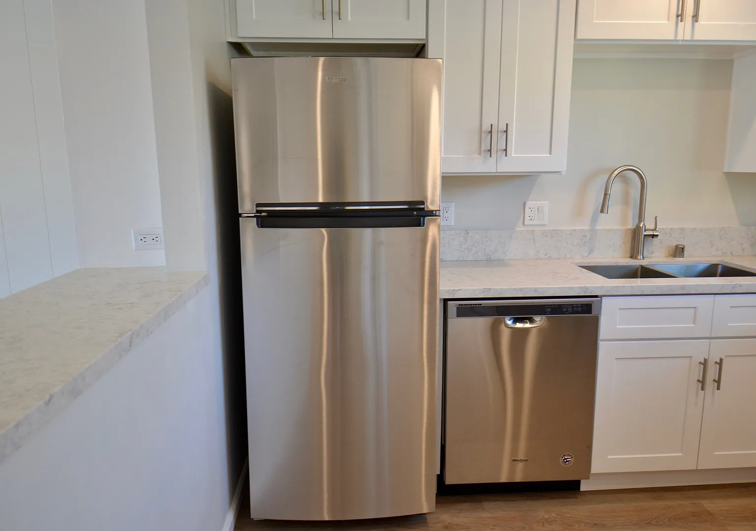 Patio Balcony! Ac! Stunning Canyon Views! Reserved Parking! Upstairs Corner Home! — Photo 3