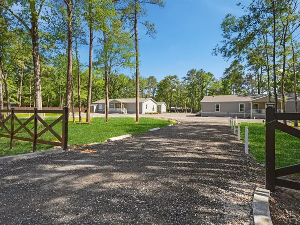 20798 Stevens St #B, New Caney, TX 77357