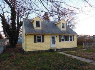 4 Riviera Dr, Pennsville, NJ 08070