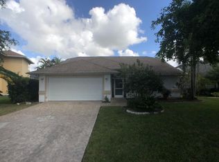 3750 Weymouth Cir, Naples, FL 34112