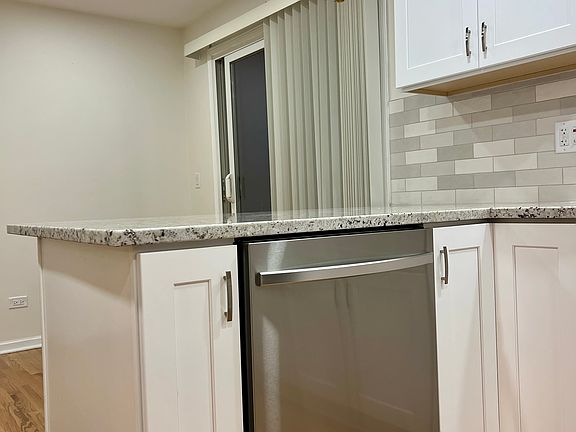 5th image of 4360 N Neva Ave Unit 1