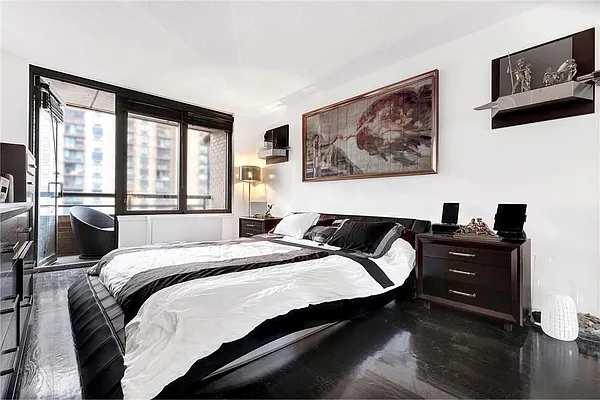 Rented by R New York | media 25