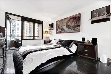 Rented by R New York